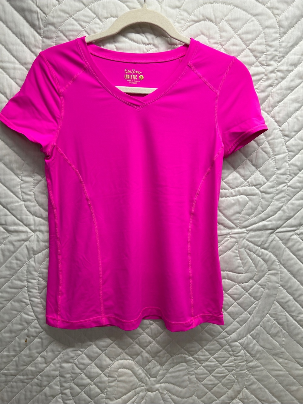 Lilly Pulitzer Short Sleeve V-Neck Active Tee - Bright Fuchsia
